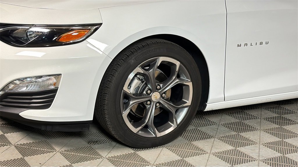 Used 2025 Chevrolet Malibu LT image 4