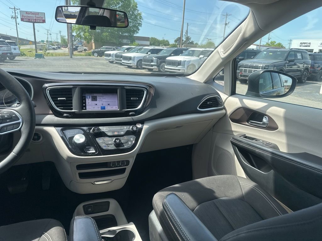 Used 2022 Chrysler Voyager LX image 19