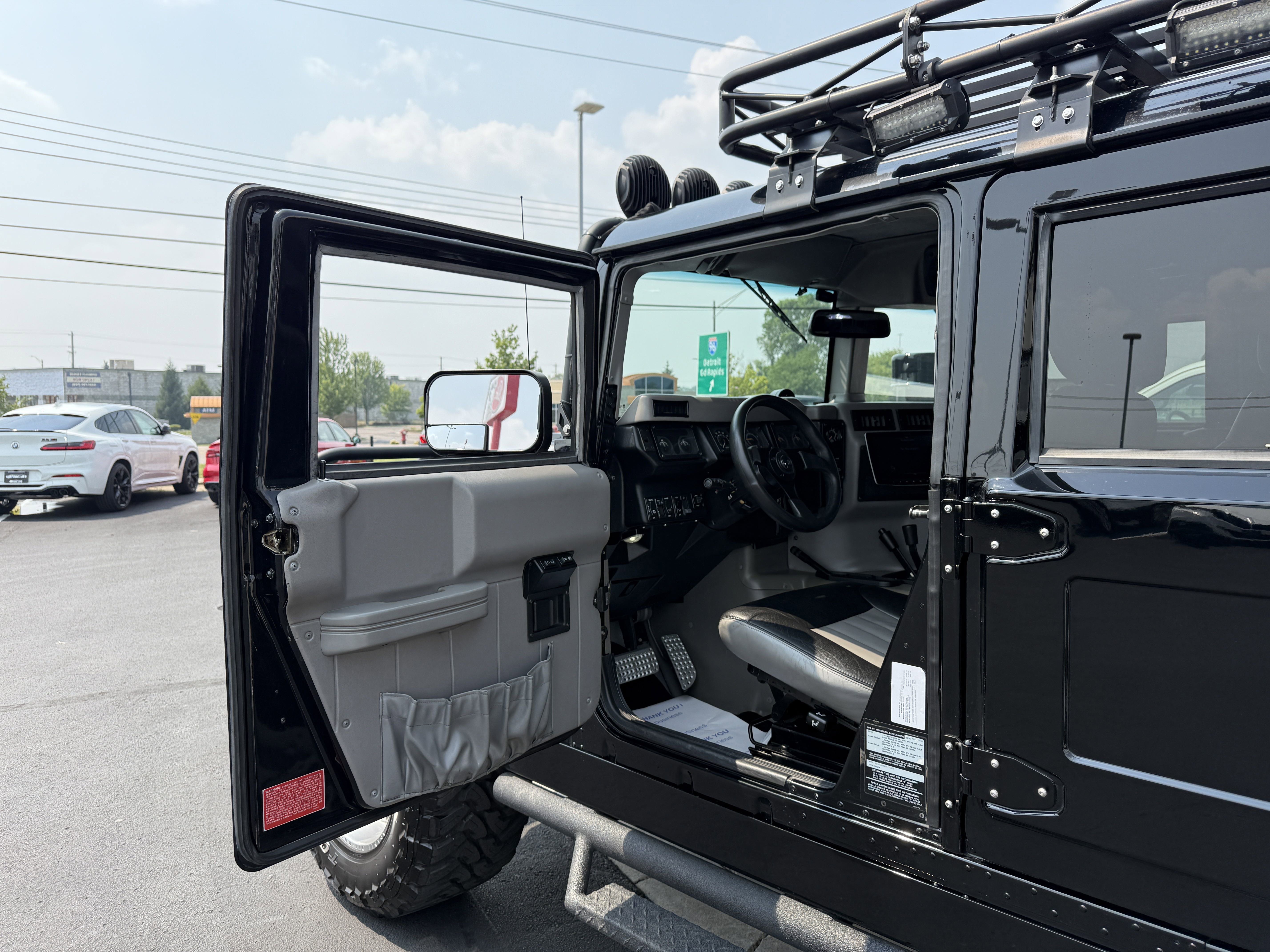 Used 2001 HUMMER H1 4-Door Wagon image 11