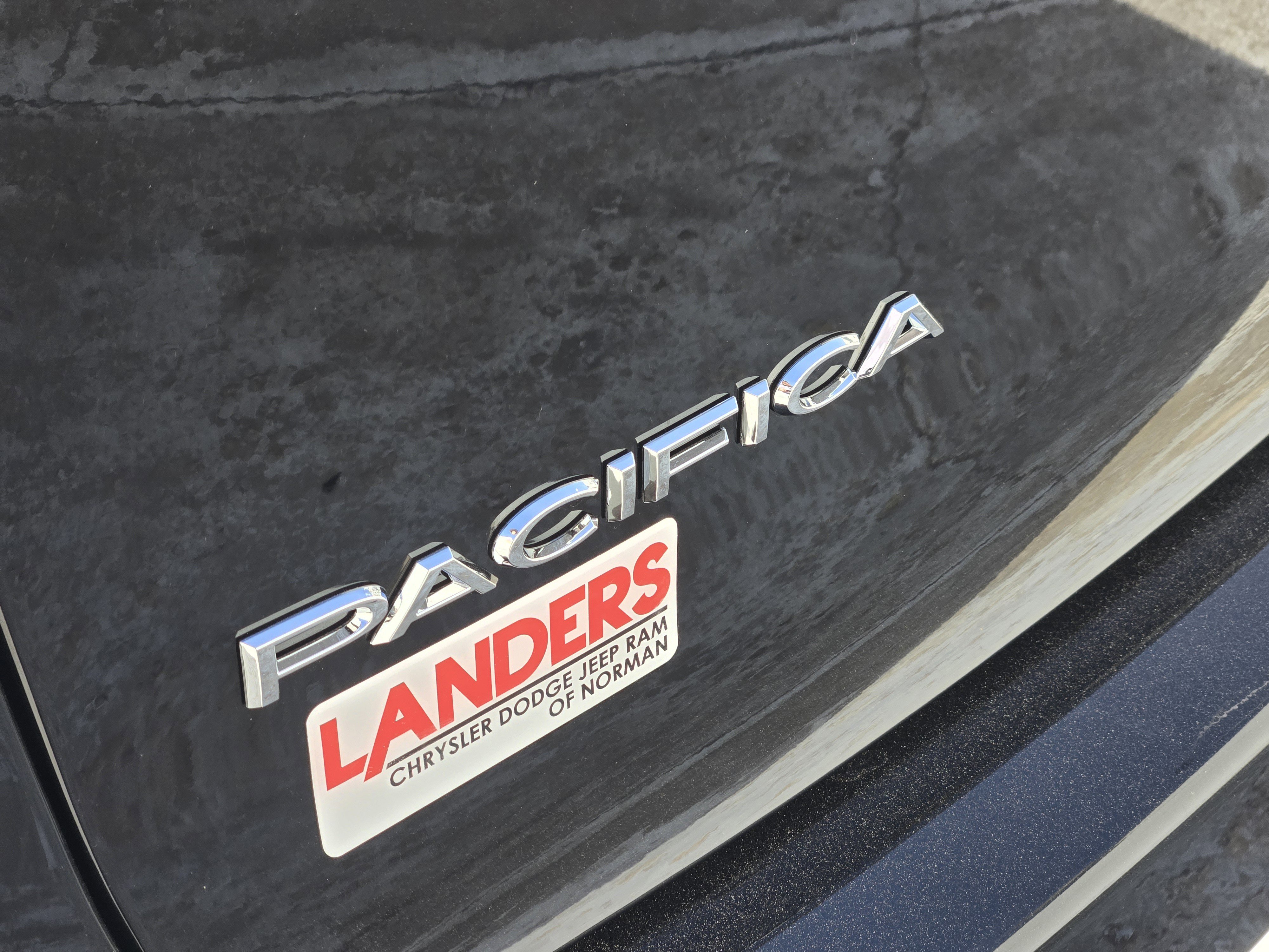 New 2026 Chrysler Pacifica Limited image 8