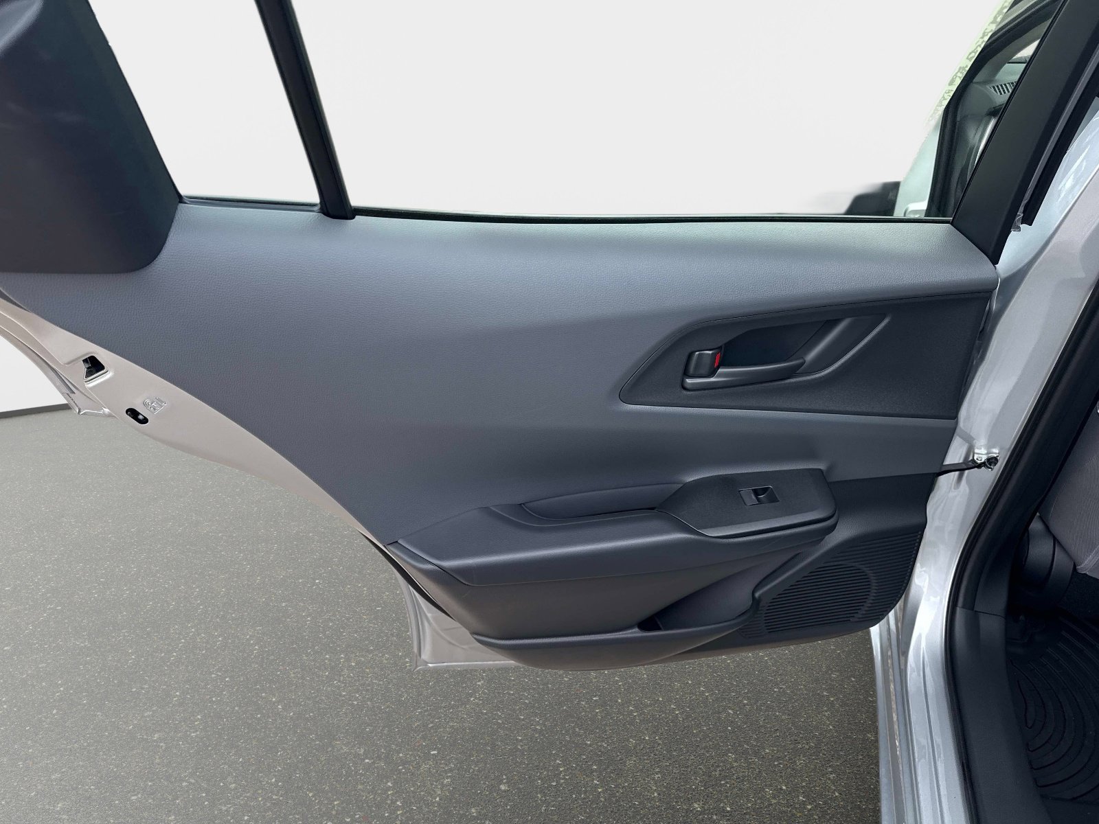 Used 2026 Toyota Prius LE FWD image 11