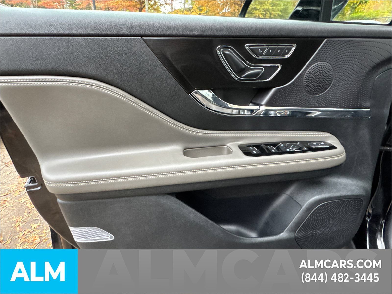 Used 2024 Lincoln Corsair AWD image 11