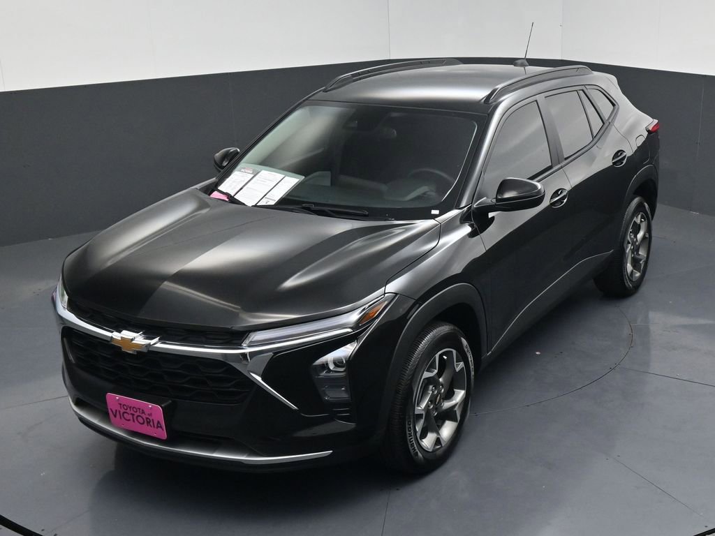 Used 2025 Chevrolet Trax LT w/ Driver Confidence Package image 17