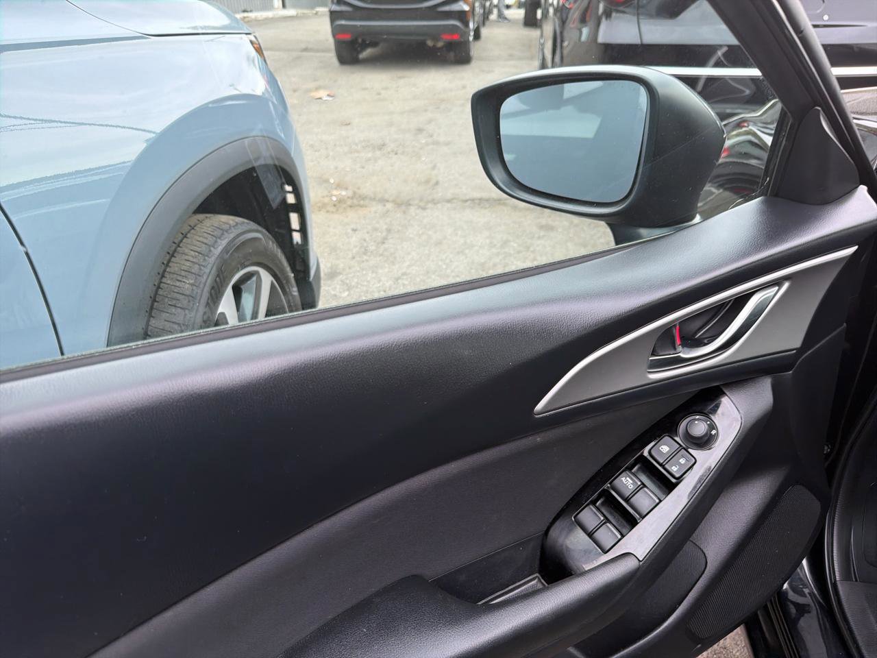 Used 2018 MAZDA MAZDA3 Sport FWD image 16