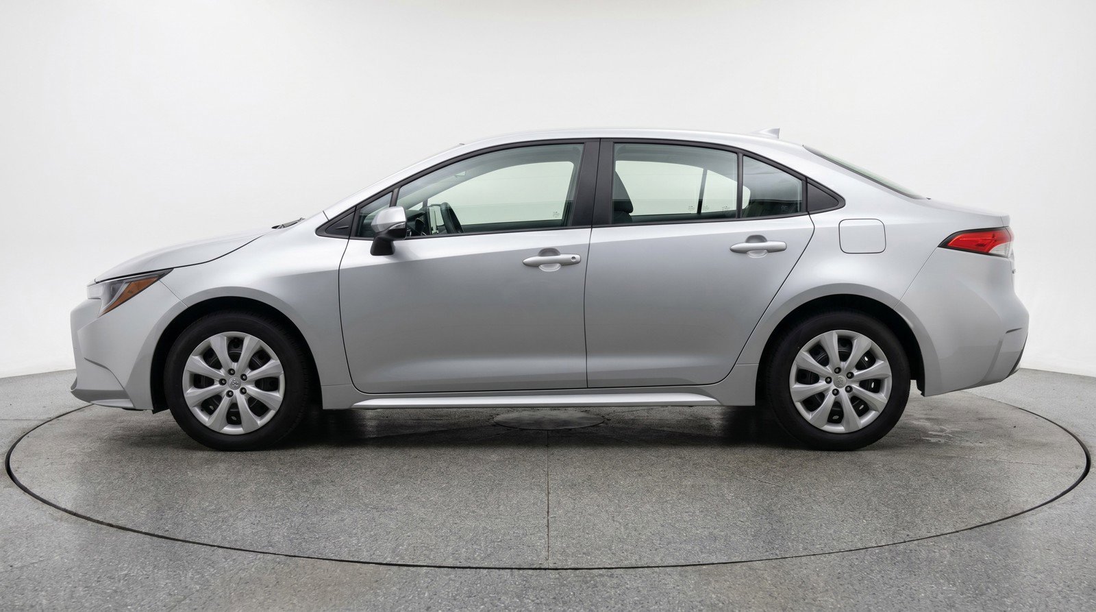Used 2025 Toyota Corolla LE FWD image 5