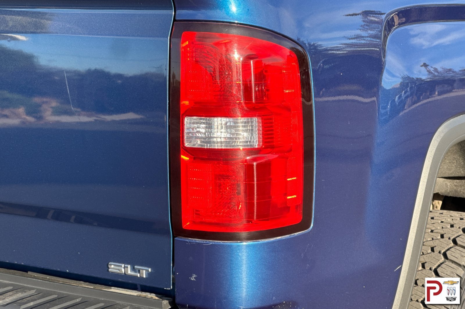 Used 2015 GMC Sierra 1500 SLT w/ SLT Crew Cab Value Package AWD/4WD image 32