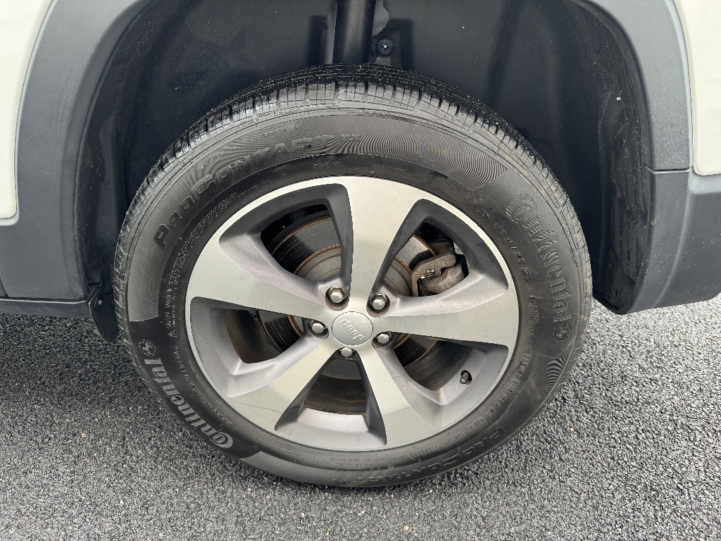 Used 2020 Jeep Cherokee Limited AWD/4WD image 24
