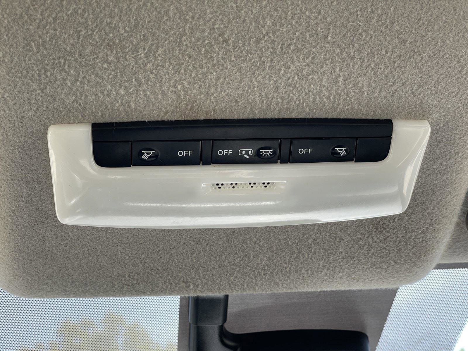Used 2021 Nissan Versa SV FWD image 27