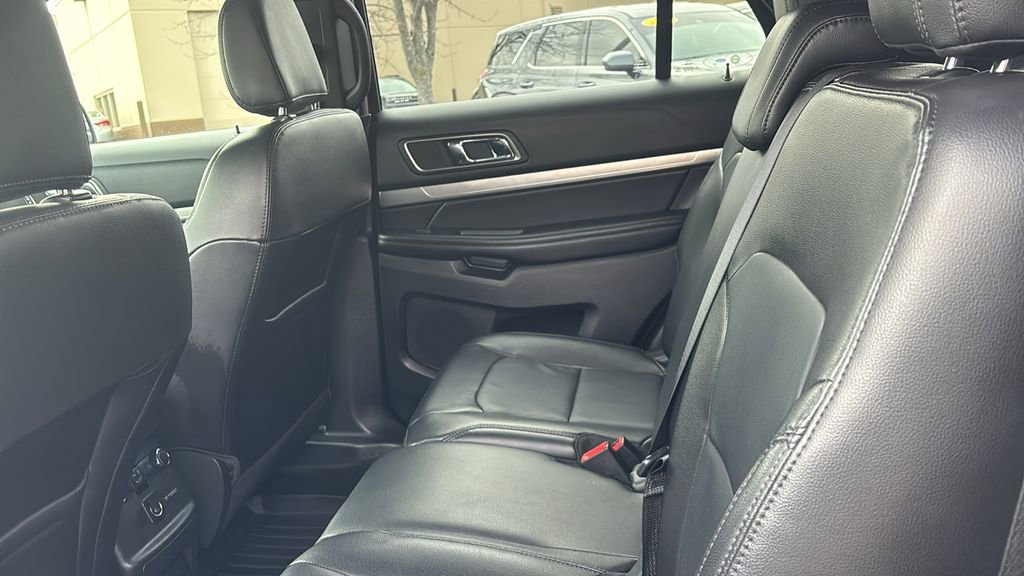 Used 2018 Ford Explorer XLT w/ Equipment Group 202A image 29