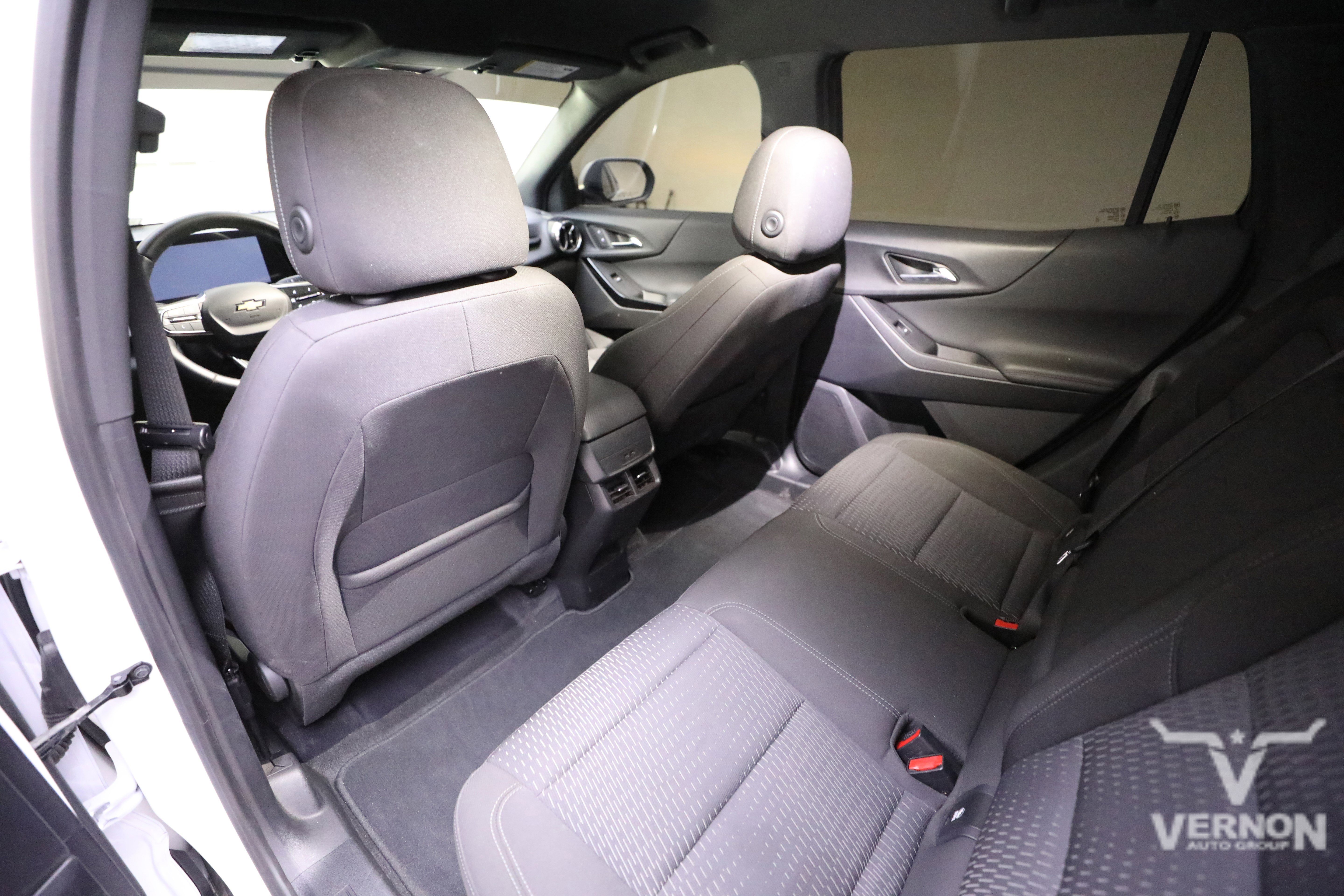 Used 2025 Chevrolet Equinox LT w/ Safety and Technology Package image 9