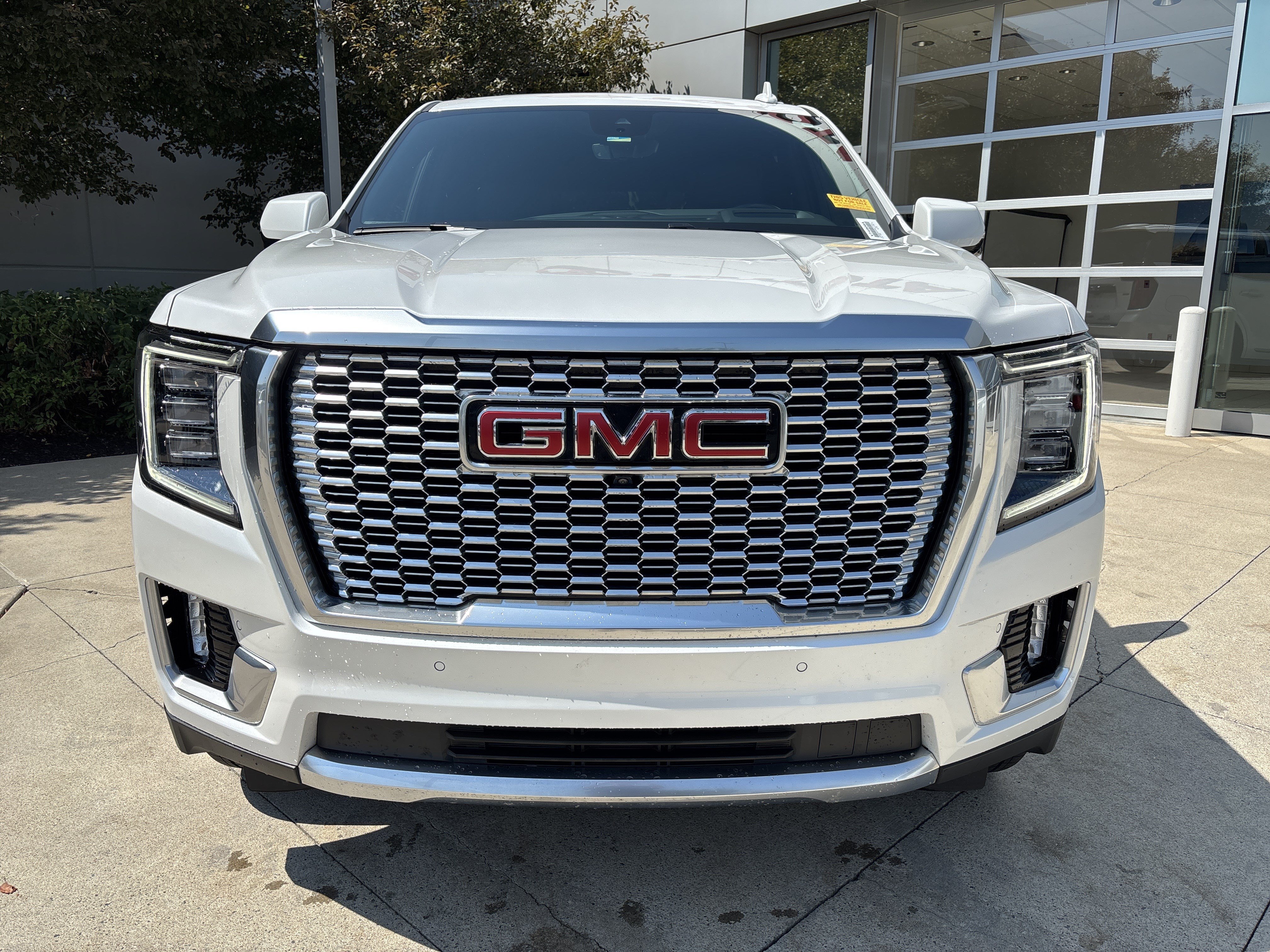 Used 2024 GMC Yukon Denali w/ Denali Reserve Package AWD/4WD image 5