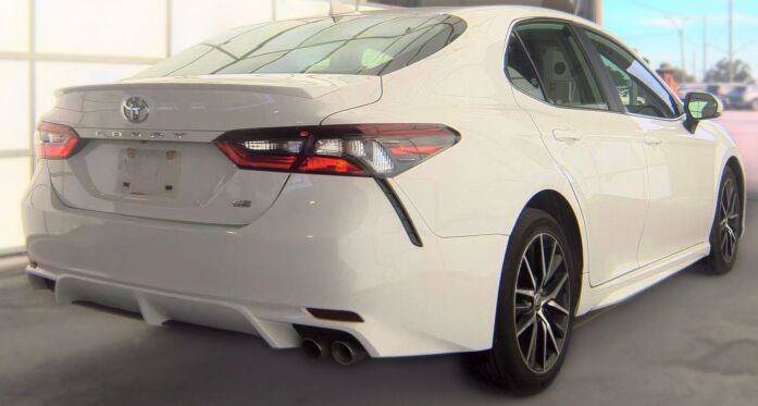 Used 2024 Toyota Camry SE FWD image 5