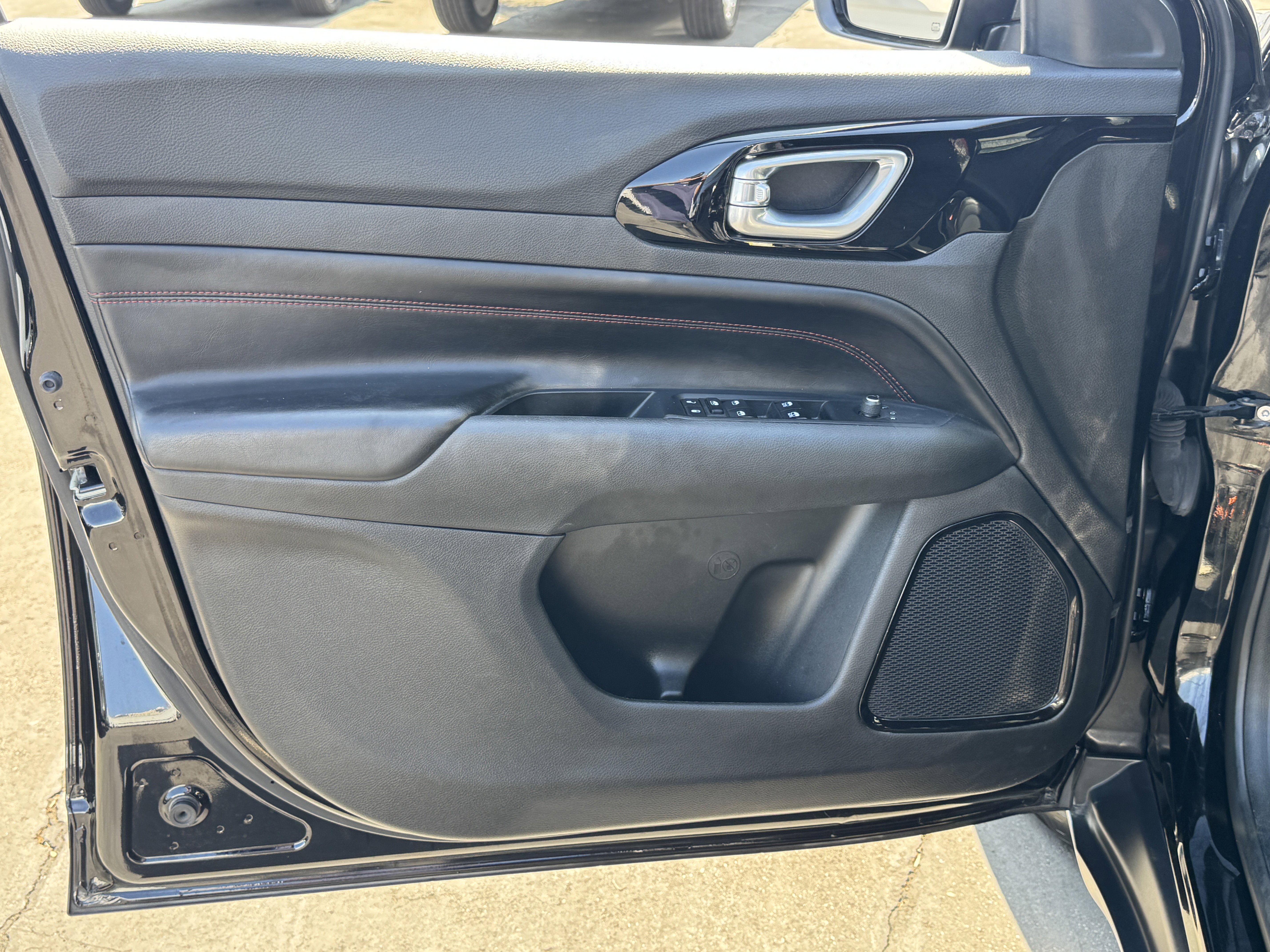 Used 2024 Jeep Compass Trailhawk image 20