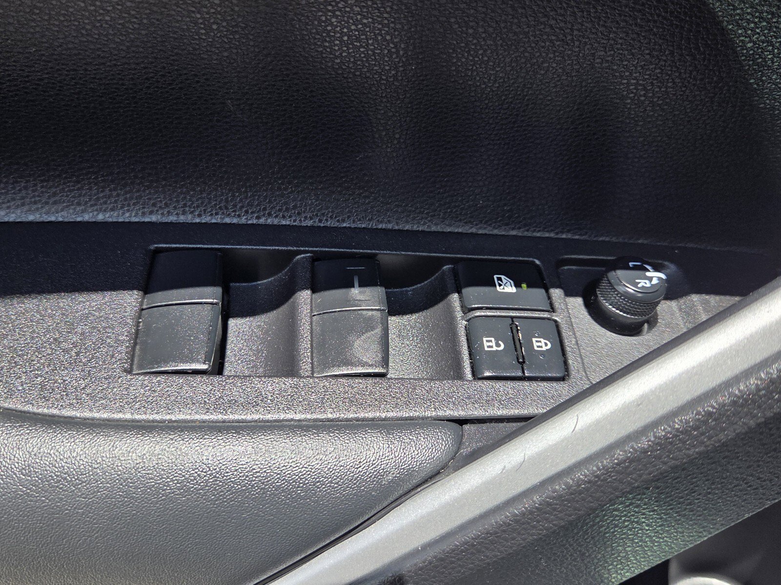 Used 2025 Toyota Corolla Cross AWD Hybrid w/ Convenience Package image 14