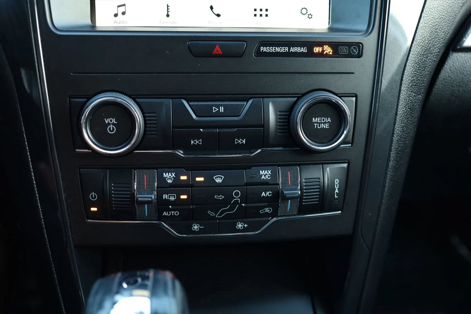 Used 2018 Ford Explorer XLT w/ Equipment Group 201A FWD image 31