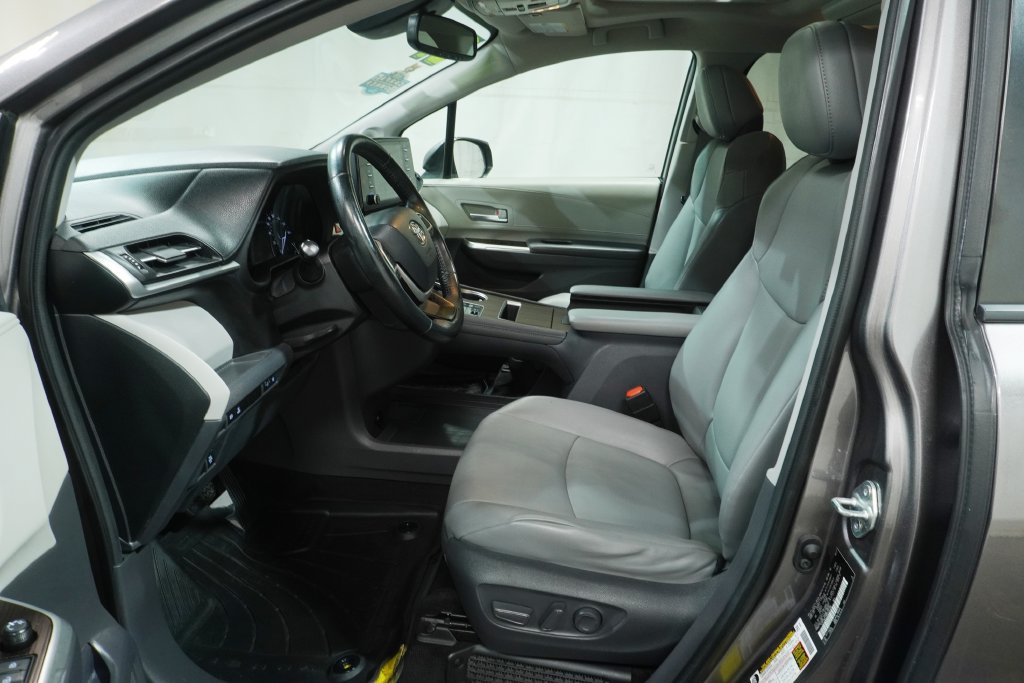 Used 2021 Toyota Sienna XLE w/ XLE Plus Package AWD/4WD image 16