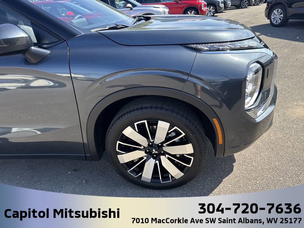 New 2025 Mitsubishi Outlander SEL image 3