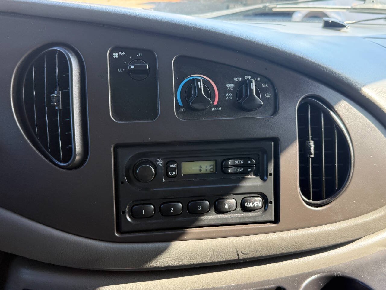Used 2006 Ford E-350 and Econoline 350 Super Duty RWD image 21