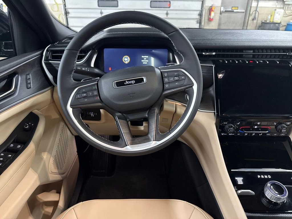 New 2025 Jeep Grand Cherokee Limited w/ Black Appearance Package image 13