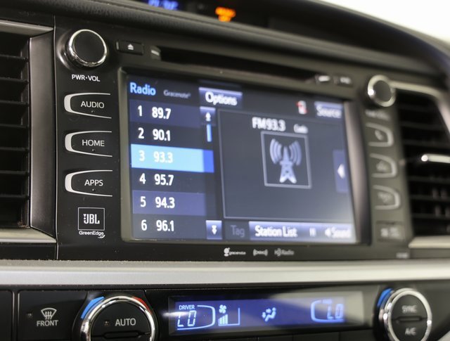 Used 2018 Toyota Highlander FWD V6 image 16