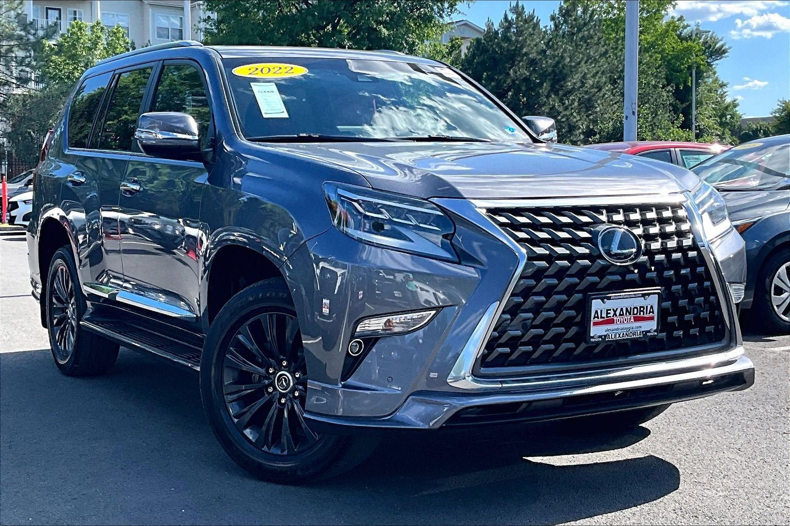 Used 2022 Lexus GX 460 Premium w/ Accessory Package AWD/4WD image 2