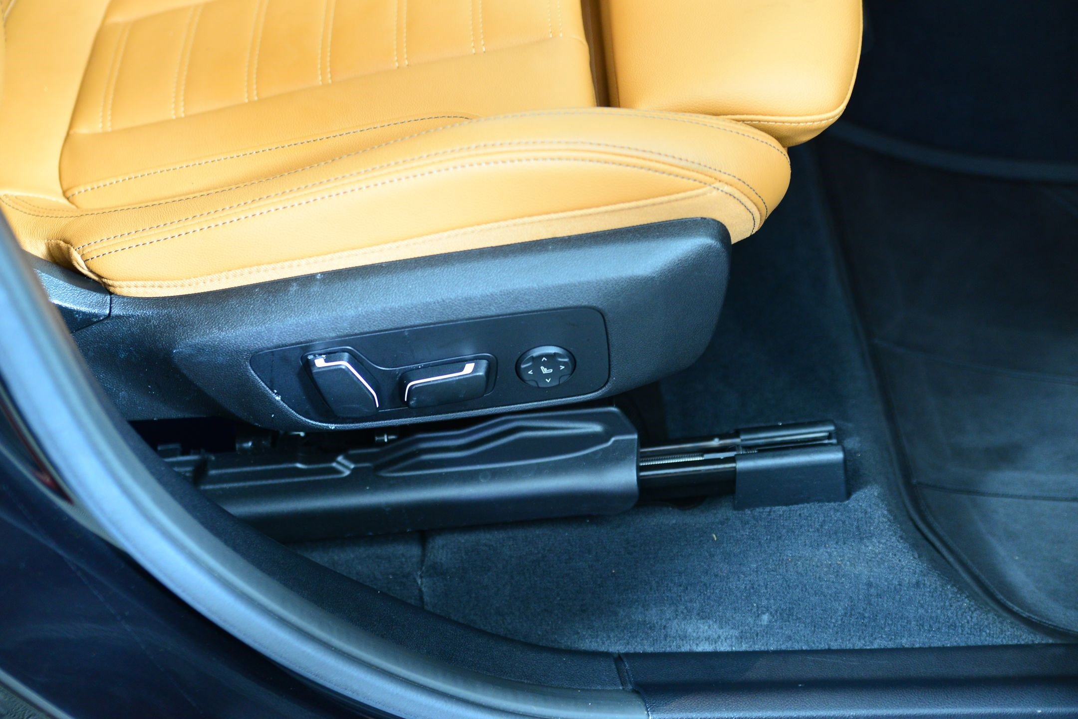 Used 2024 BMW X4 xDrive30i w/ Premium Package image 10