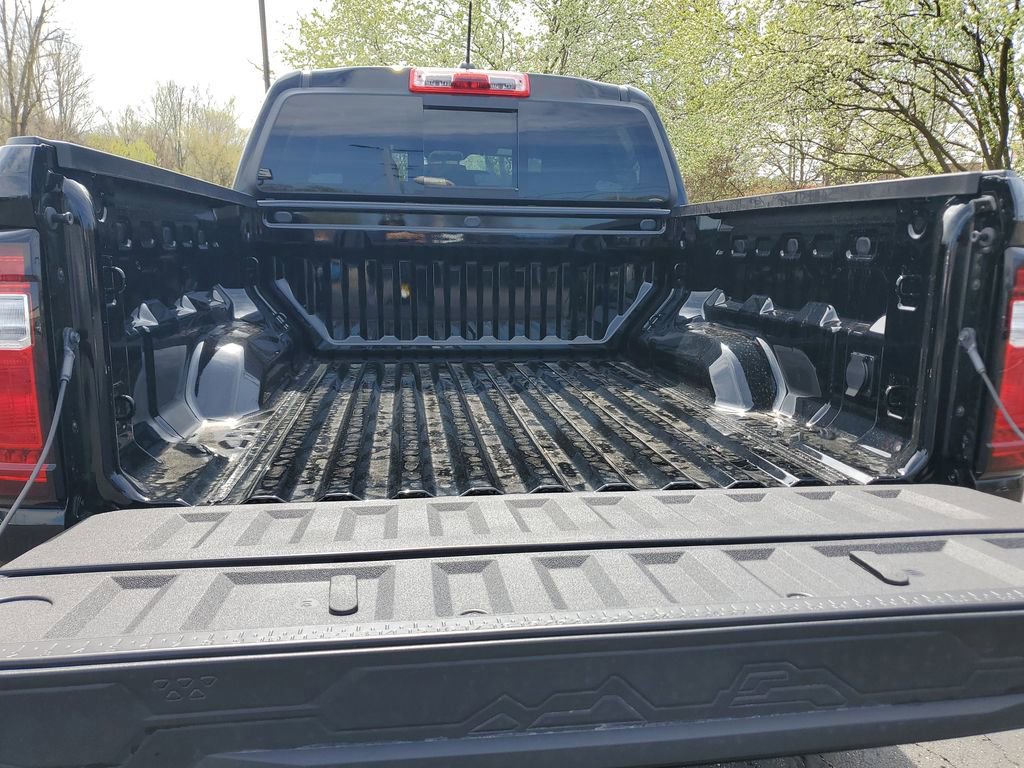 New 2026 GMC Canyon AT4 w/ AT4 Premium Package AWD/4WD image 8
