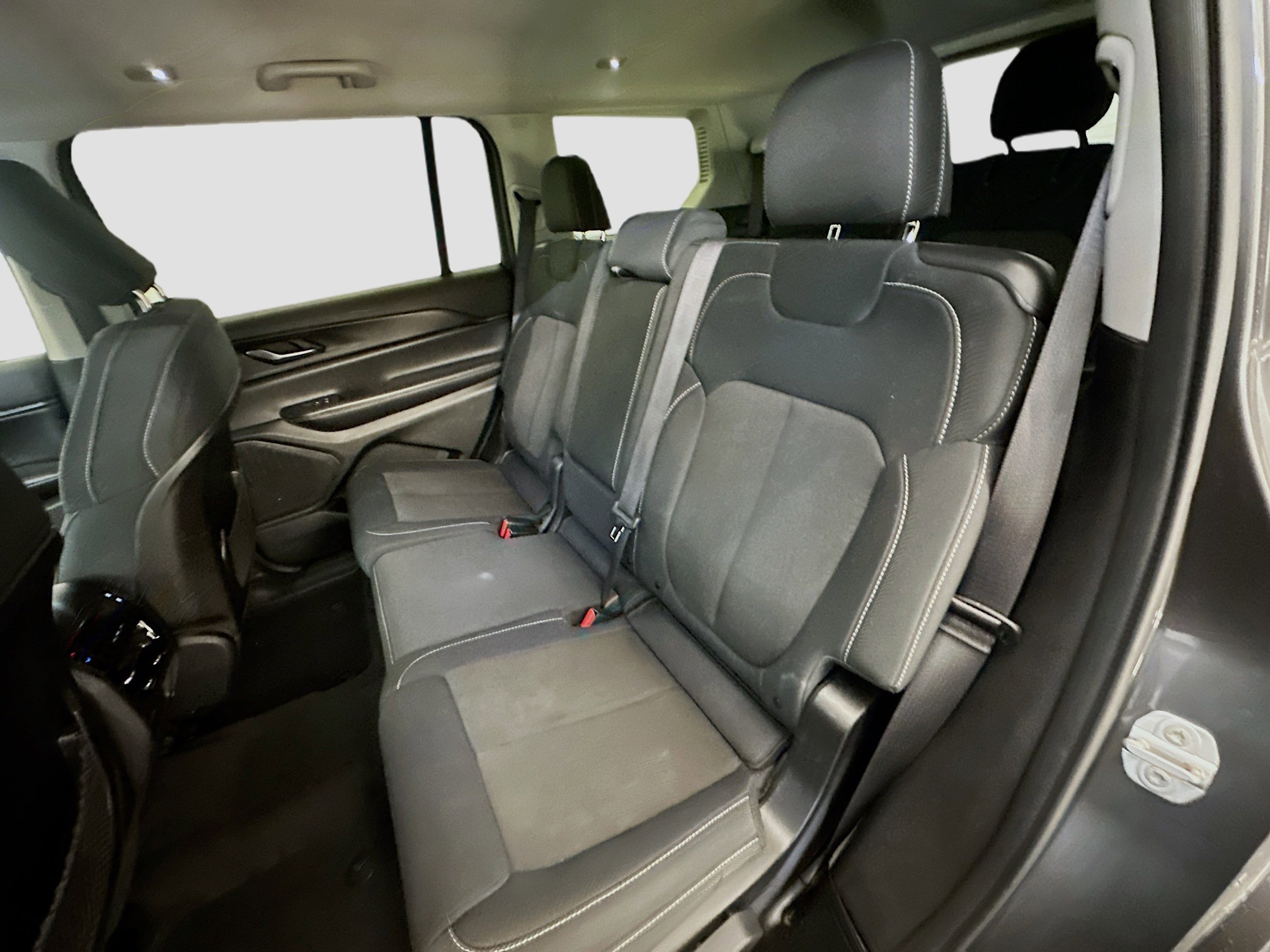 Used 2023 Jeep Grand Cherokee L Laredo image 28