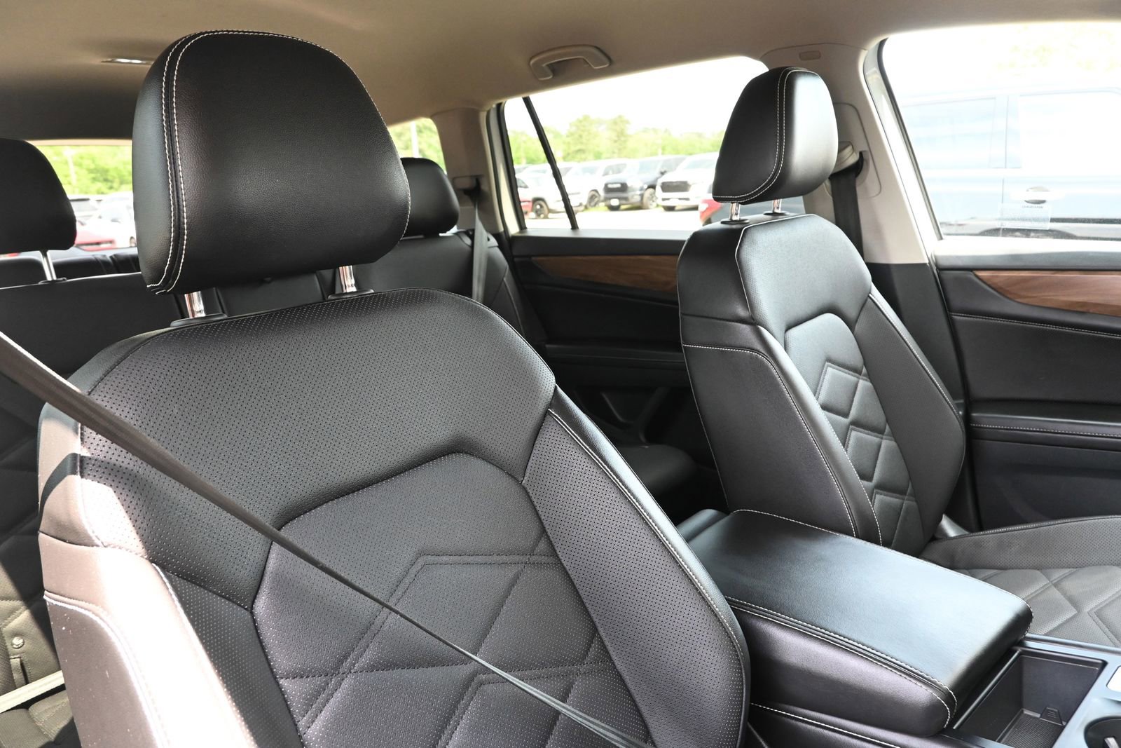 Used 2024 Volkswagen Atlas SE AWD/4WD image 32
