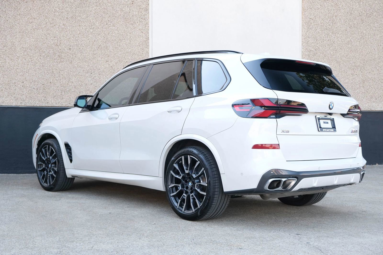 Used 2024 BMW X5 M60i w/ Executive Package image 14