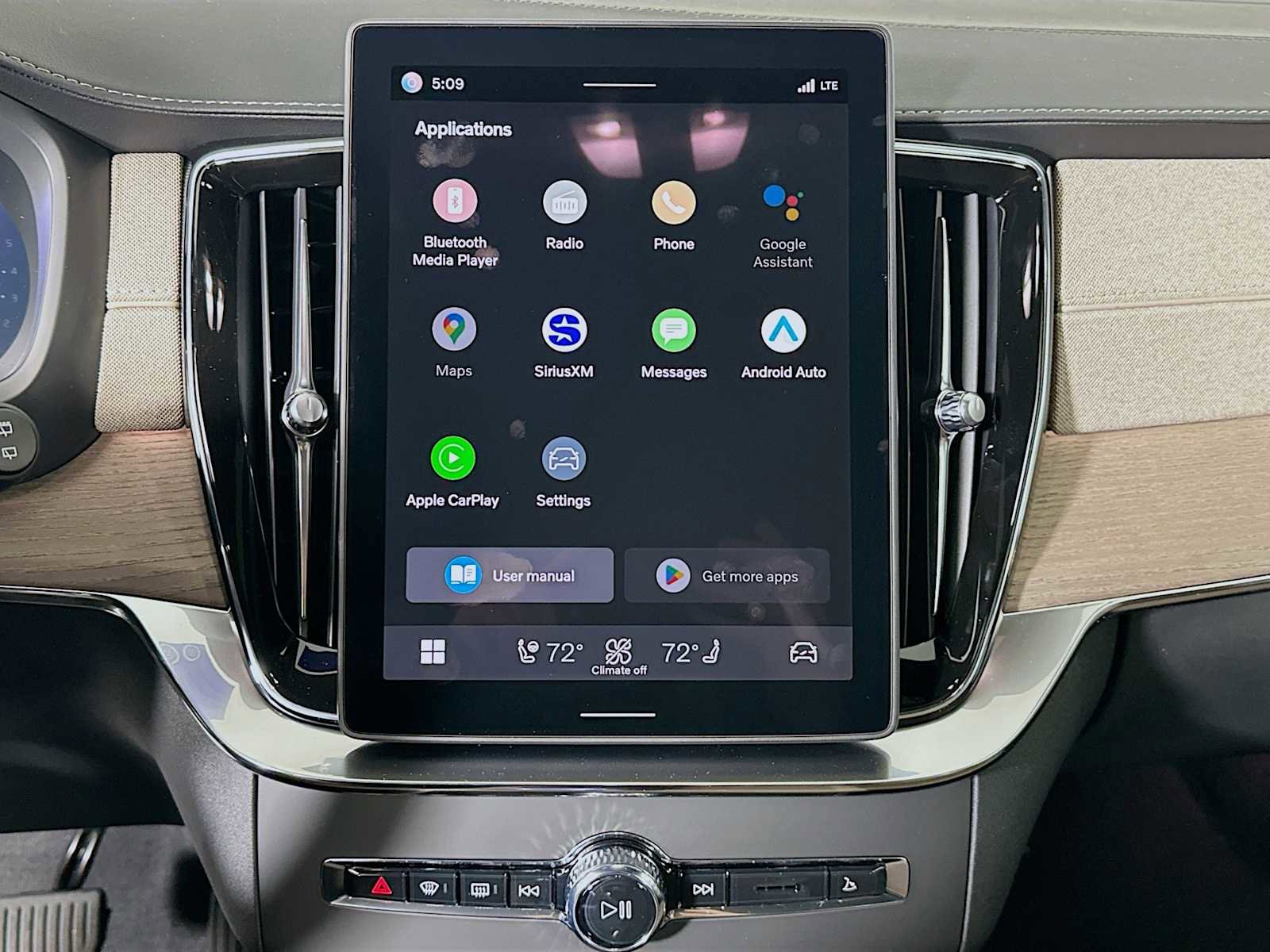 New 2026 Volvo XC90 B6 Plus w/ Protection Package Premier image 13