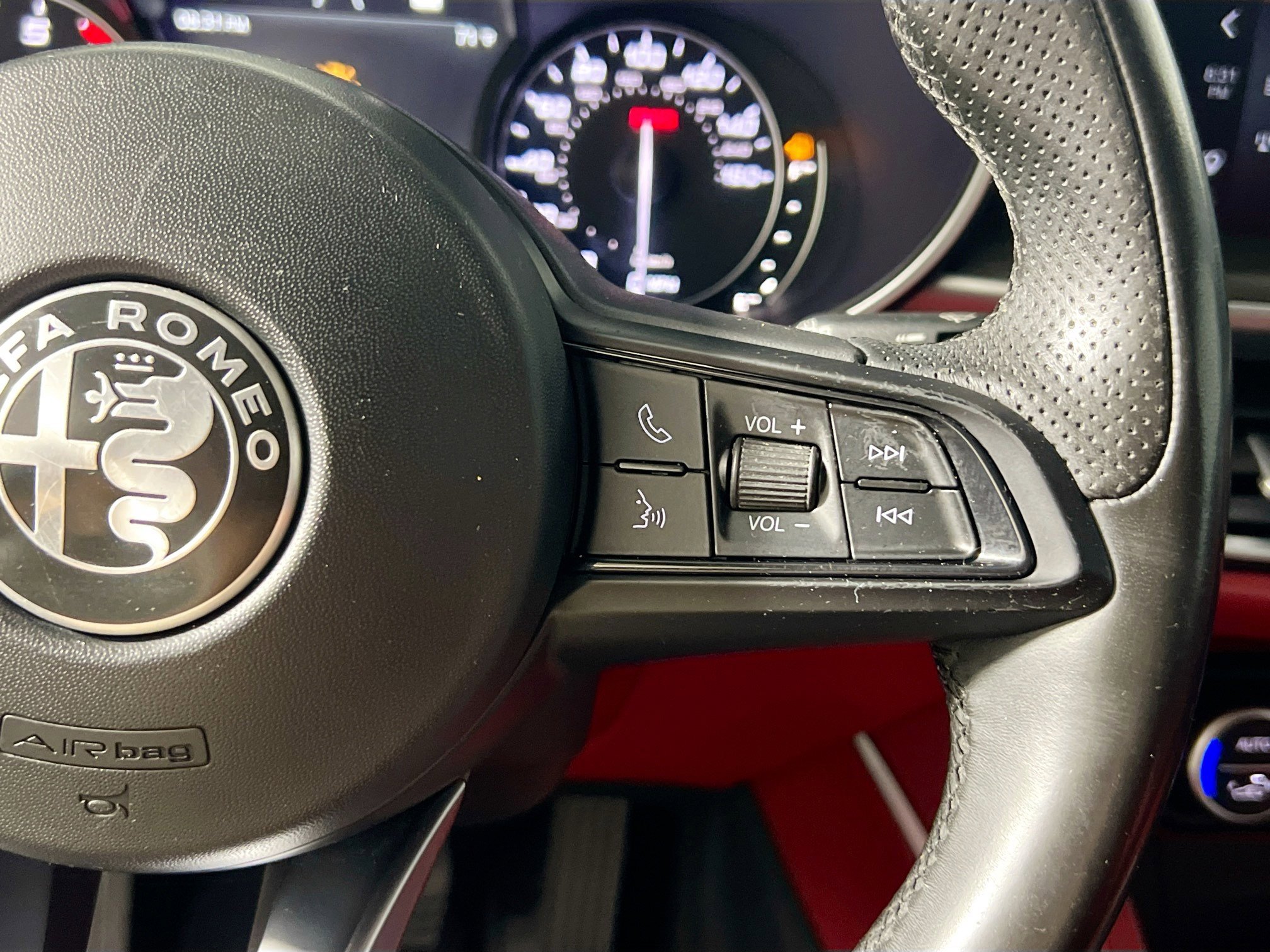 Used 2021 Alfa Romeo Stelvio Ti w/ Nero Edizione AWD/4WD image 19