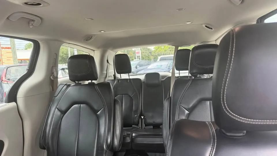 Used 2020 Chrysler Voyager Lxi FWD image 15