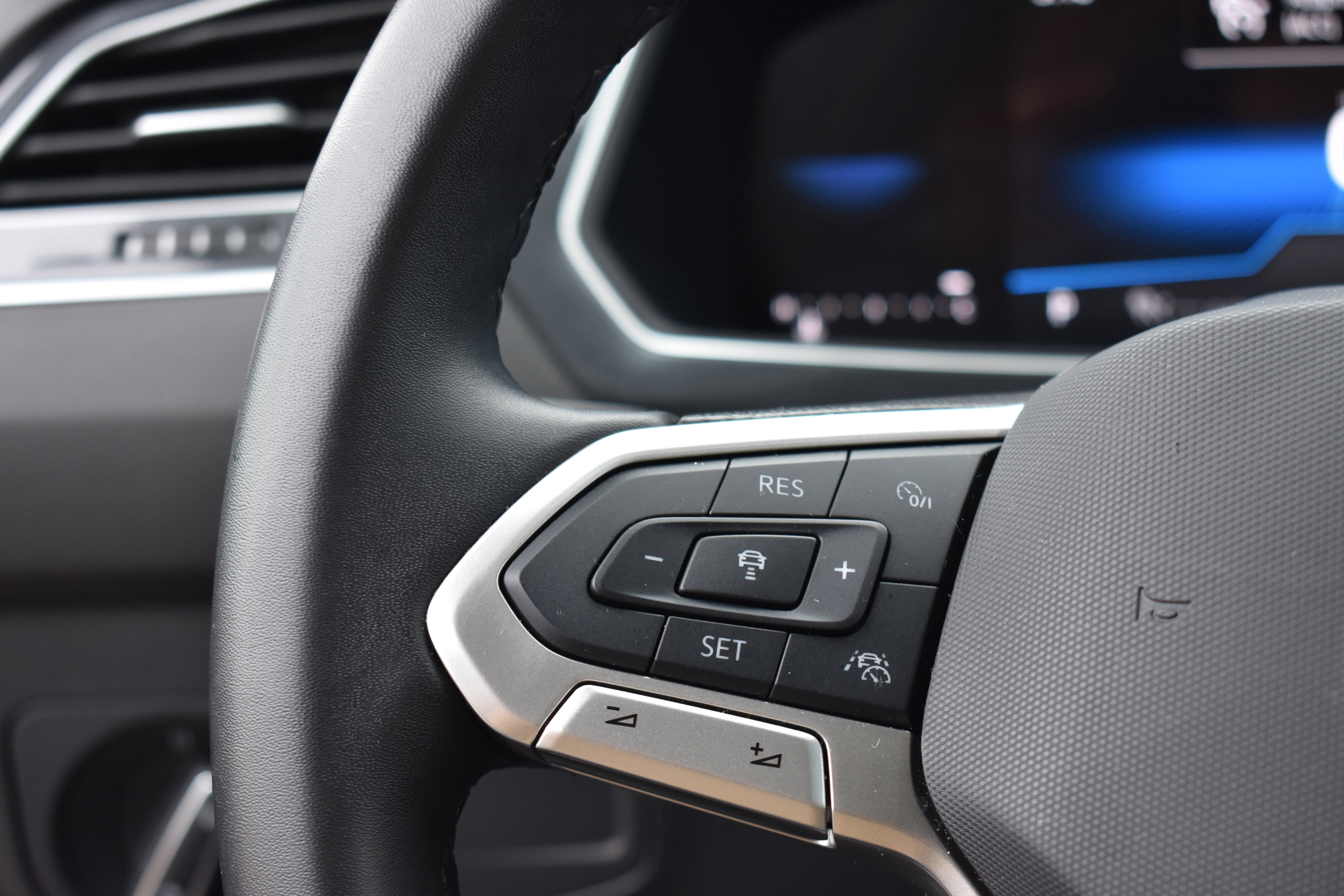 Used 2024 Volkswagen Tiguan Wolfsburg Edition image 15