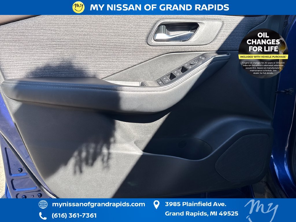 Used 2023 Nissan Rogue SV AWD/4WD image 11
