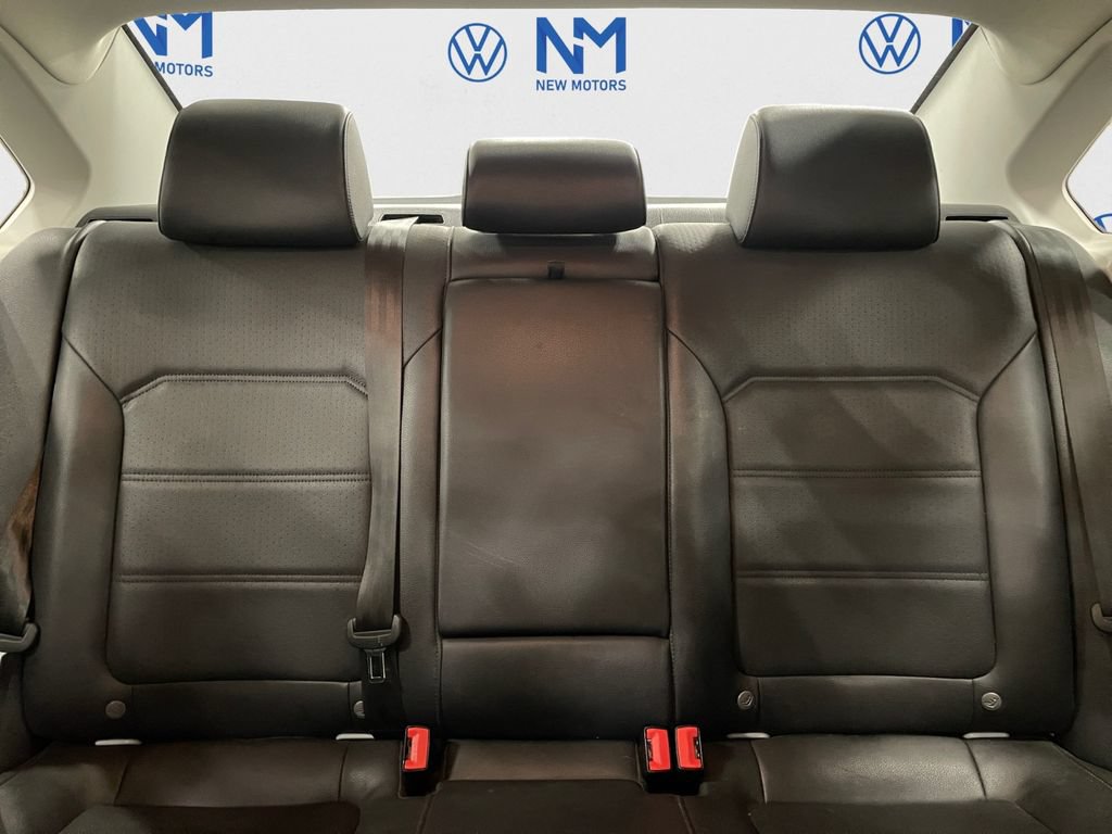 Used 2018 Volkswagen Passat 2.0T R-Line FWD image 13