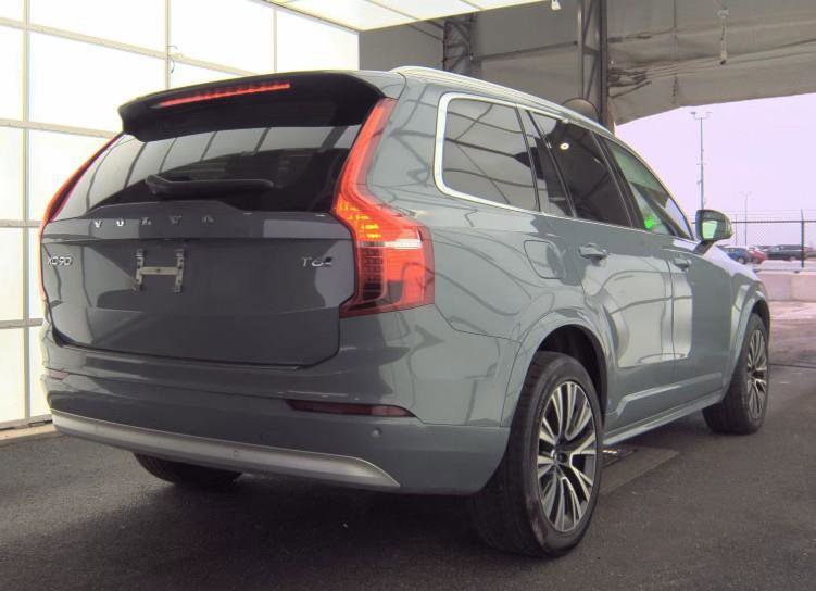 Used 2022 Volvo XC90 T6 Momentum w/ Climate Package image 2