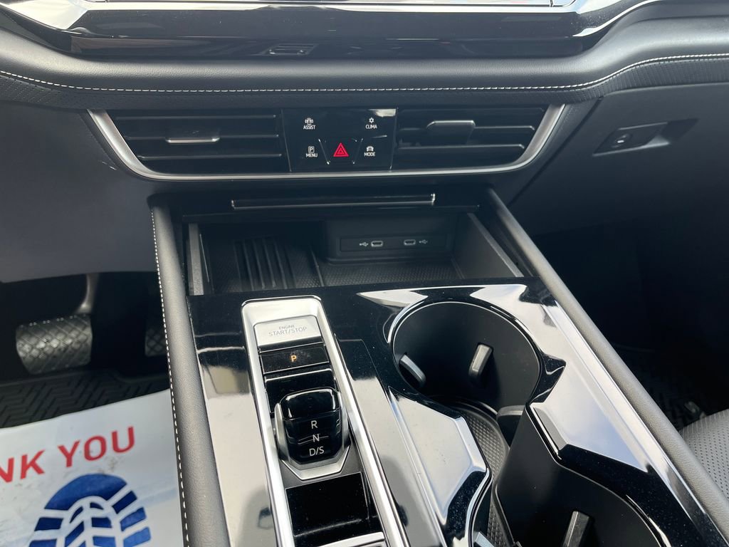 Used 2025 Volkswagen Atlas Cross Sport SE image 18