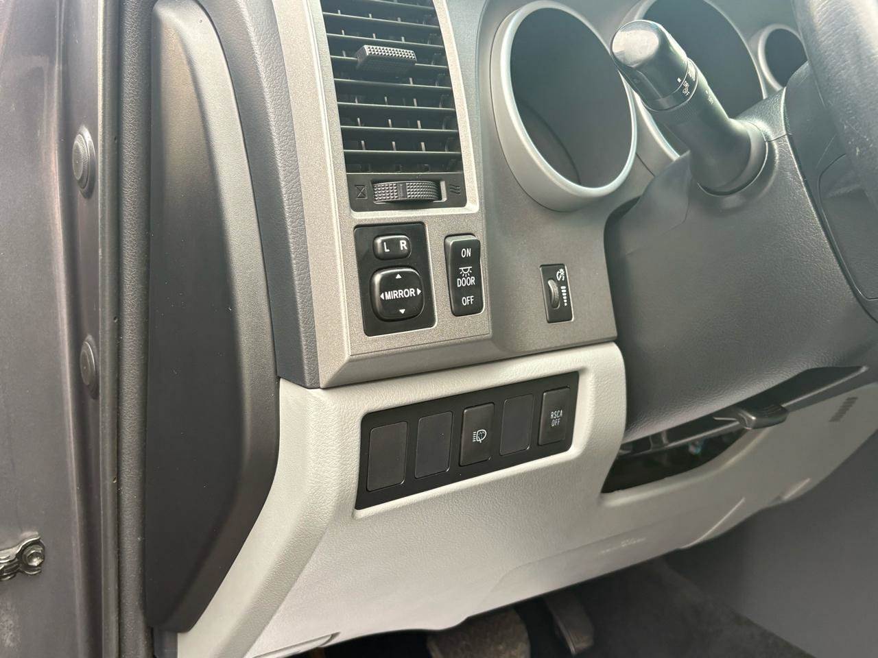 Used 2013 Toyota Sequoia SR5 w/ Premium Pkg AWD/4WD image 18