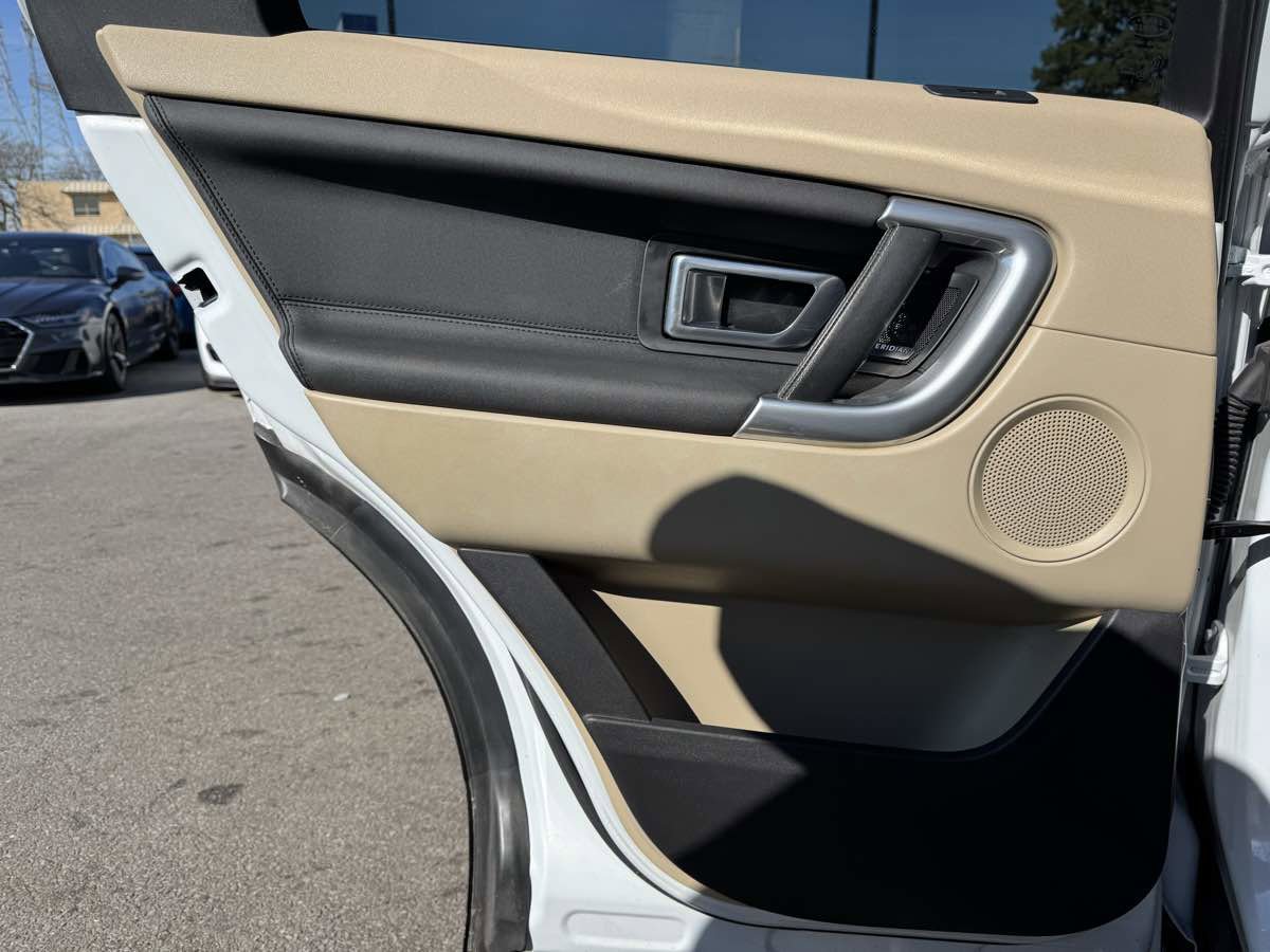 Used 2018 Land Rover Discovery Sport HSE image 47