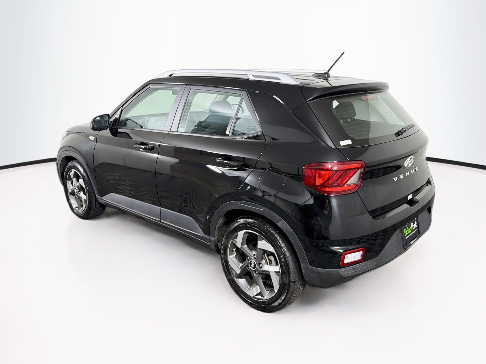 Used 2025 Hyundai Venue SEL FWD image 5