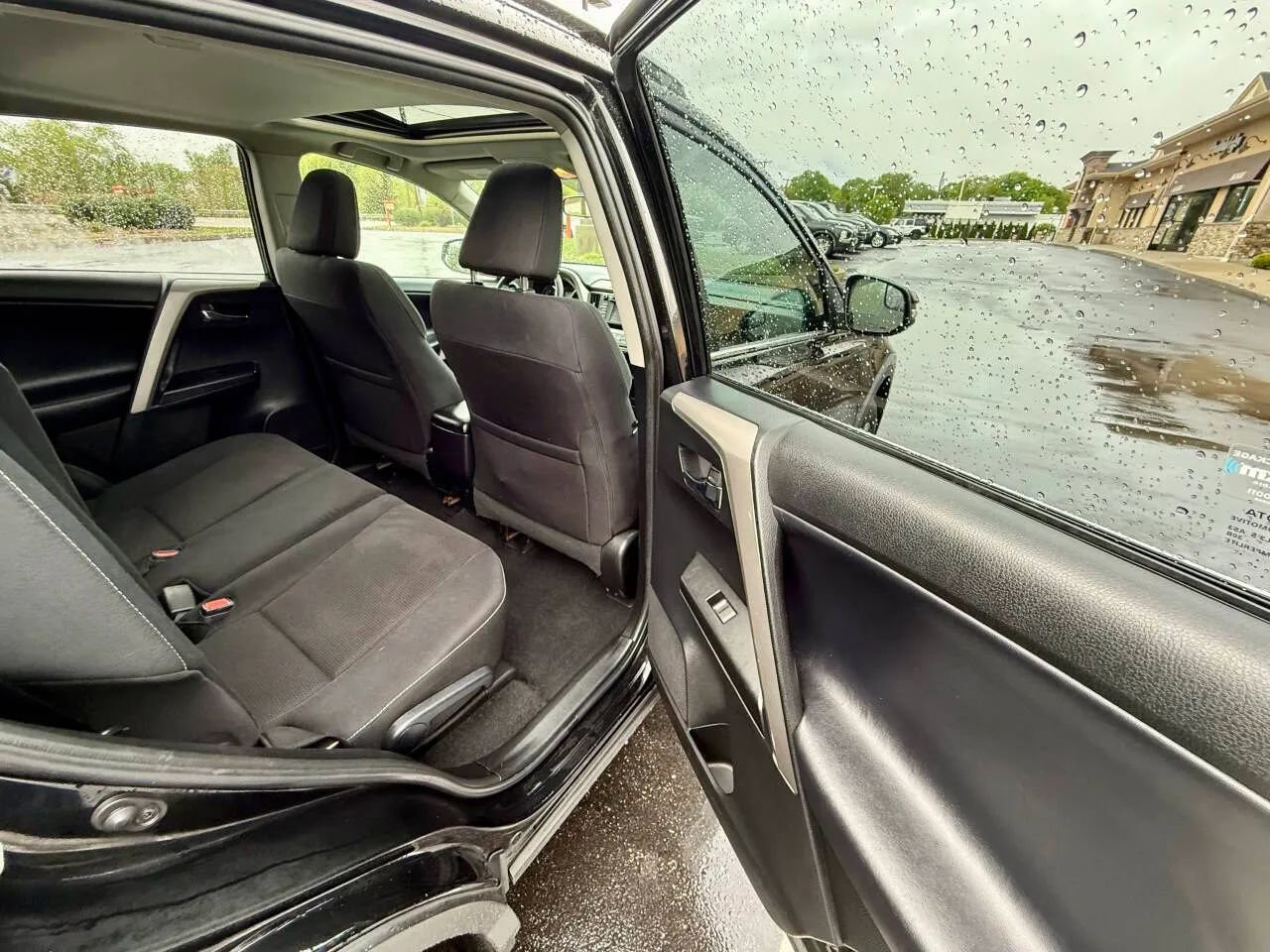 Used 2016 Toyota RAV4 XLE image 8