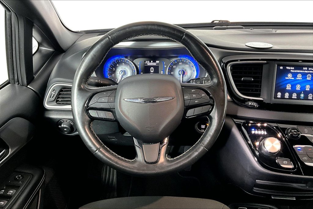 Used 2020 Chrysler Pacifica Touring w/ S Appearance Package FWD image 5