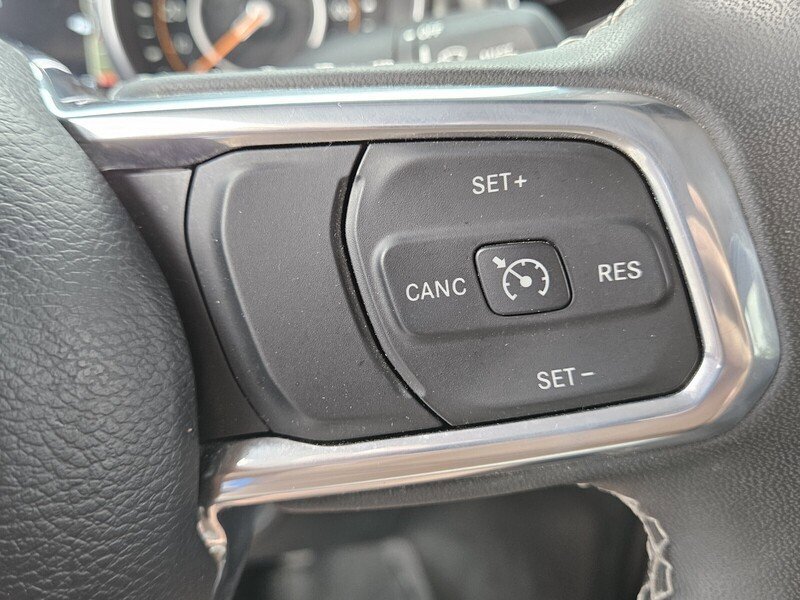 Used 2023 Jeep Gladiator Overland AWD/4WD image 24