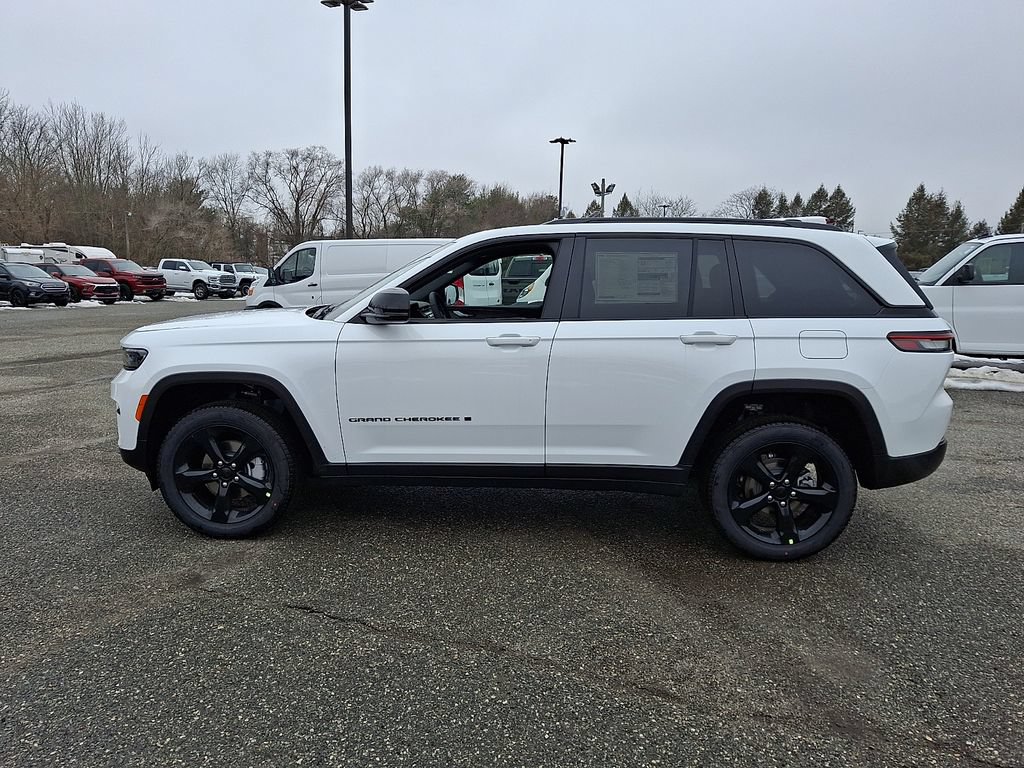 New 2025 Jeep Grand Cherokee Limited w/ Black Appearance Package AWD/4WD image 5