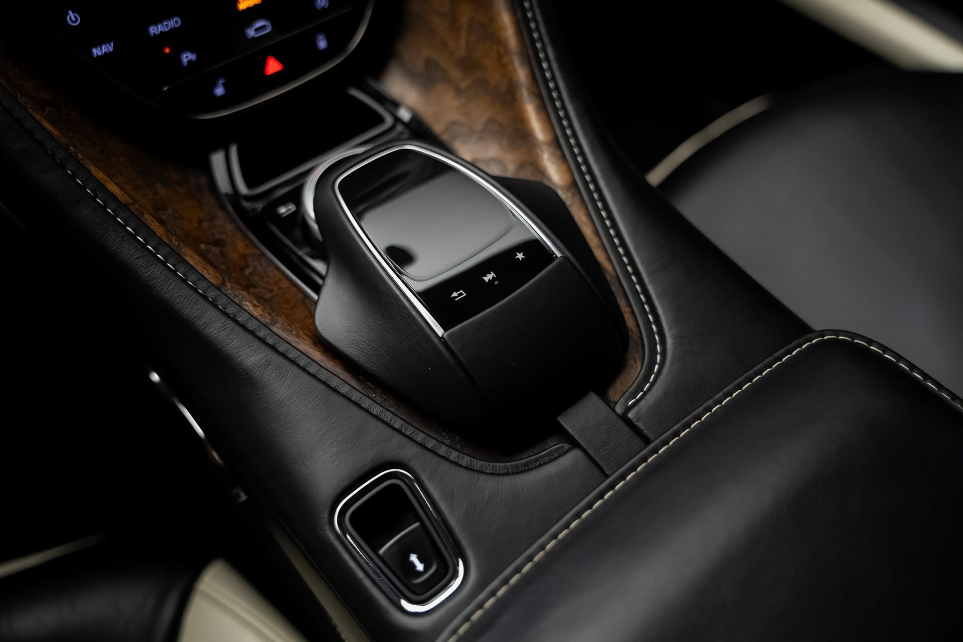 Used 2018 Aston Martin DB11 V12 RWD image 49