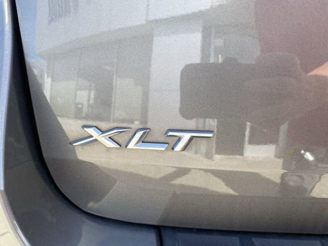 Used 2022 Ford Explorer XLT w/ Equipment Group 202A image 5