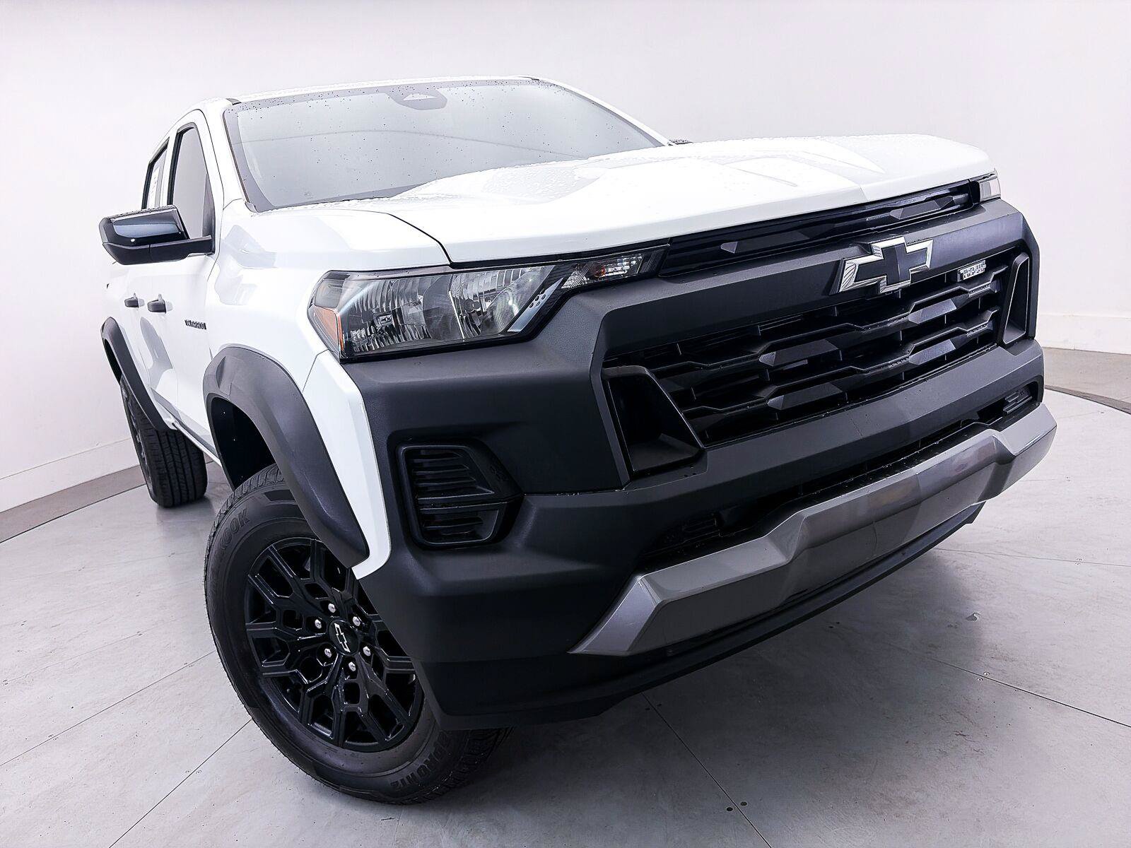 Used 2024 Chevrolet Colorado Trail Boss w/ Advanced Trailering Package AWD/4WD image 4