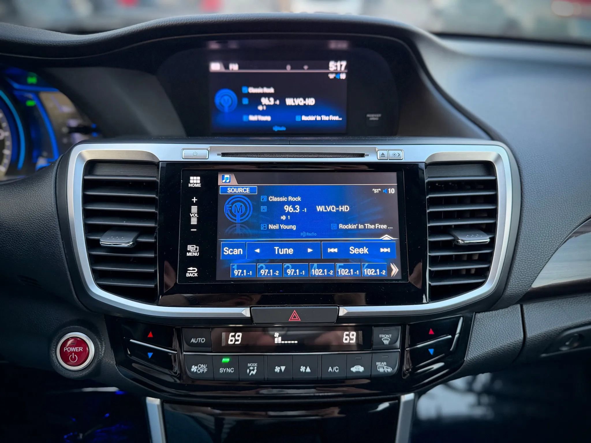 Used 2017 Honda Accord EX-L image 18