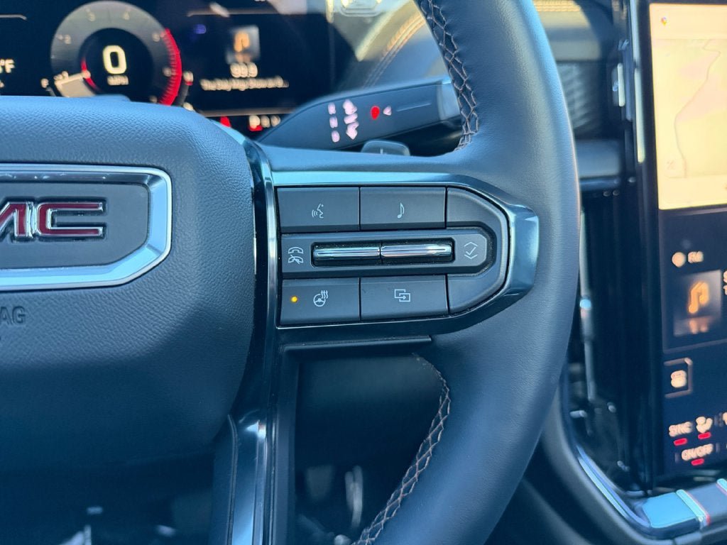 Used 2025 GMC Yukon AT4 w/ AT4 Premium Plus Package AWD/4WD image 17